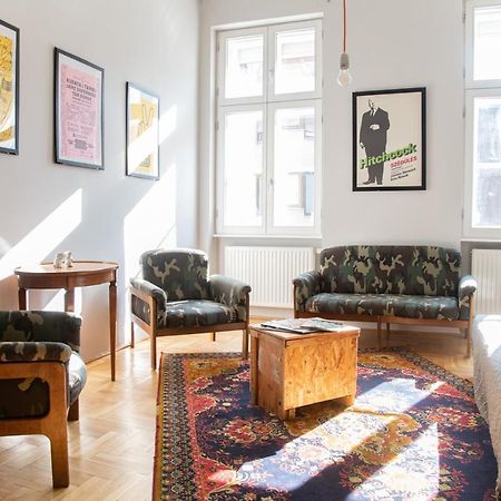Stylishly Redecorated Apartment In Great Location Budapest Exterior foto